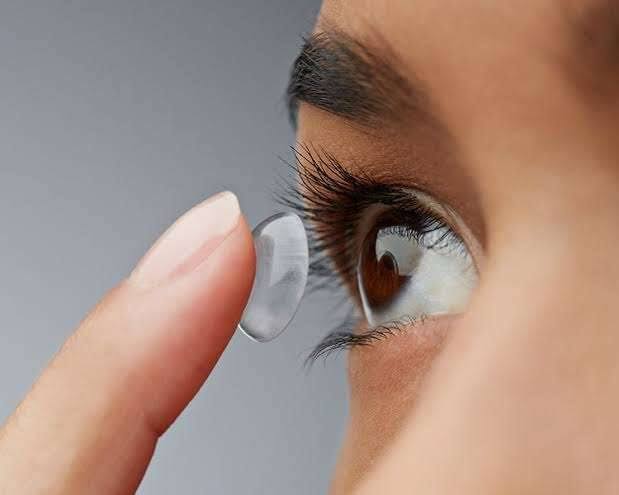 TRANSPARENT CONTACT LENSE